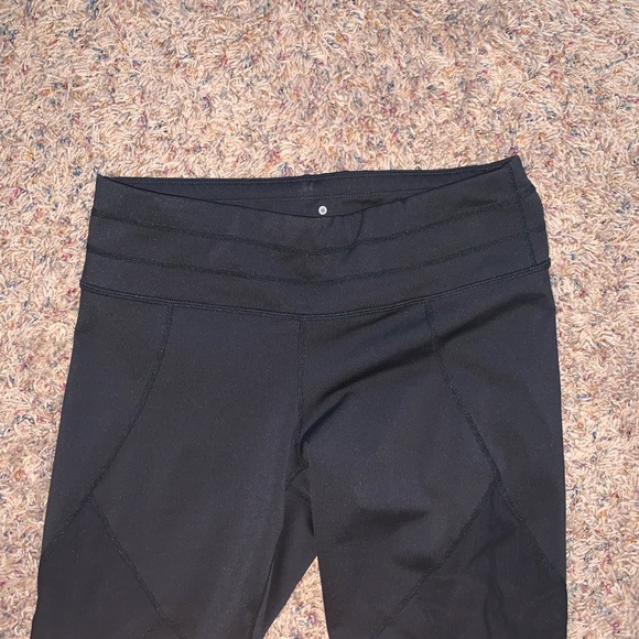 ATHLETA CROPS W/ MESH 💫FINAL SALE - Picture 2 of 4